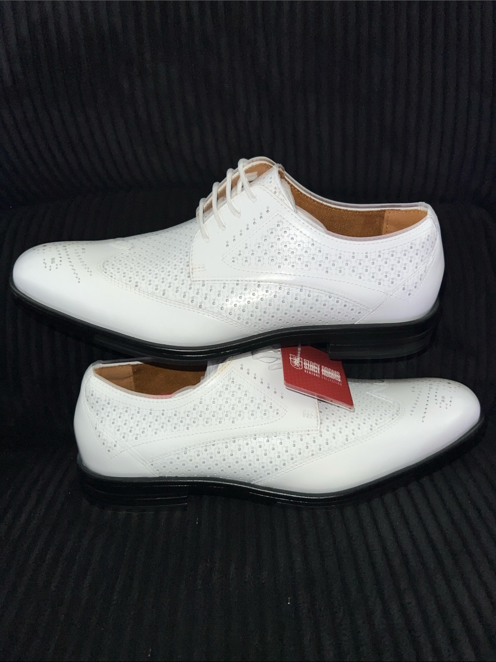 Brand new Stacy Adams White Perforated Leather Oxford Lace-Up